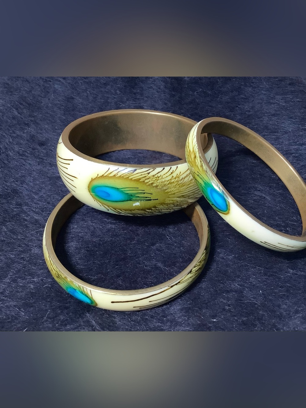 Vintage Peacock Feather Bangle Bracelet Brass Enamel Set of 3 - Picture 6 of 7